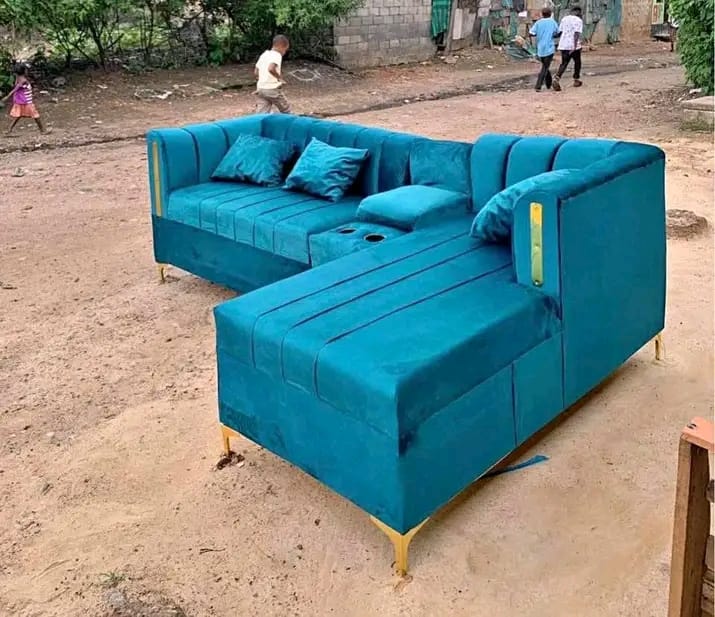 Ergonomic Swivel Lounge Pod